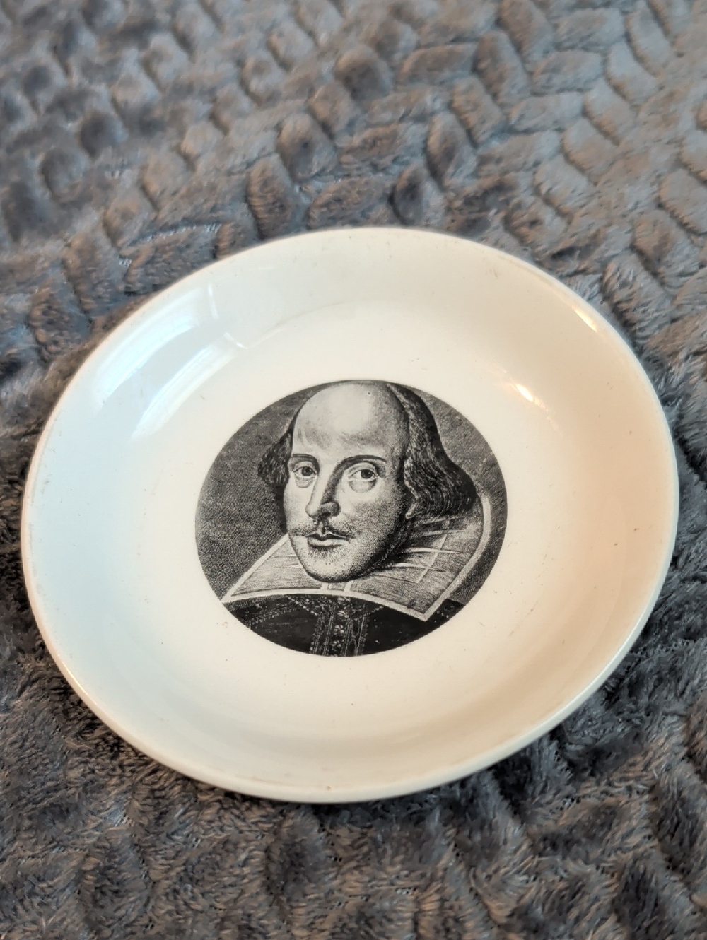 White Ceramic Decorative Dish with Black Portrait Motif - Home Dining